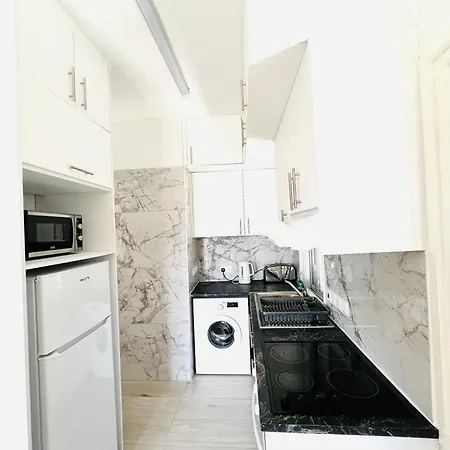 Cosy Sunny One Bedroom *