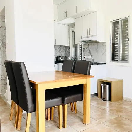 Cosy Sunny One Bedroom Apartament