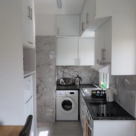 Cosy Sunny One Bedroom