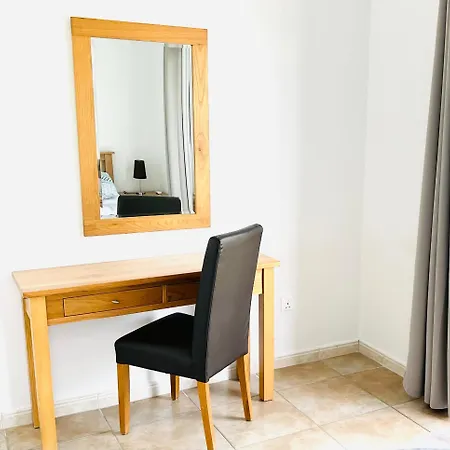 Cosy Sunny One Bedroom * Пафос