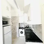 Cosy Sunny One Bedroom *