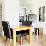 Cosy Sunny One Bedroom Apartment