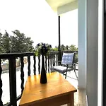 Cosy Sunny One Bedroom Apartment
